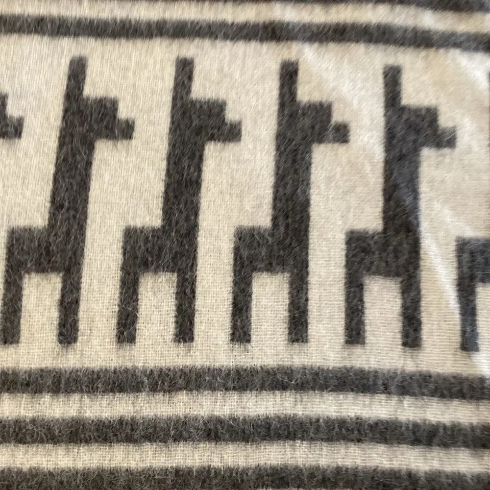 Alpaca Threadz blanket
